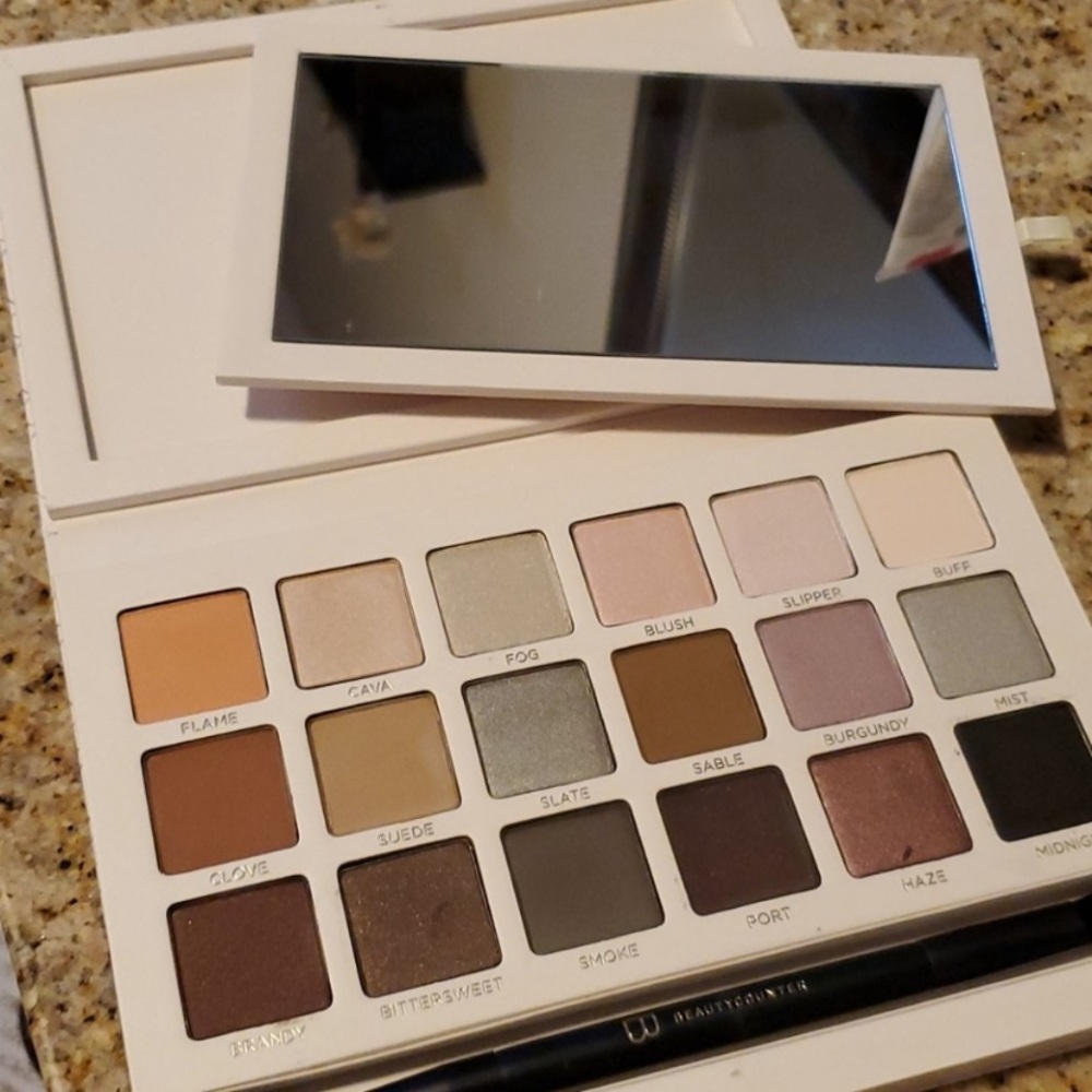 Beautycounter Eyeshadow Pallet